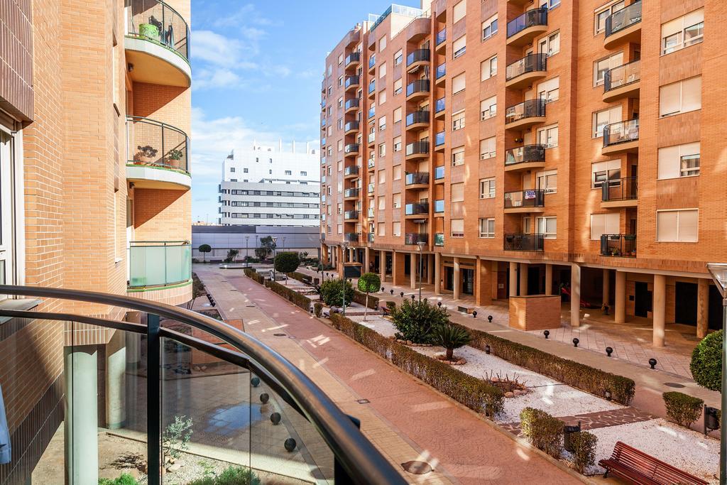 Valencia Flat Rental Swim And Paddle الغرفة الصورة